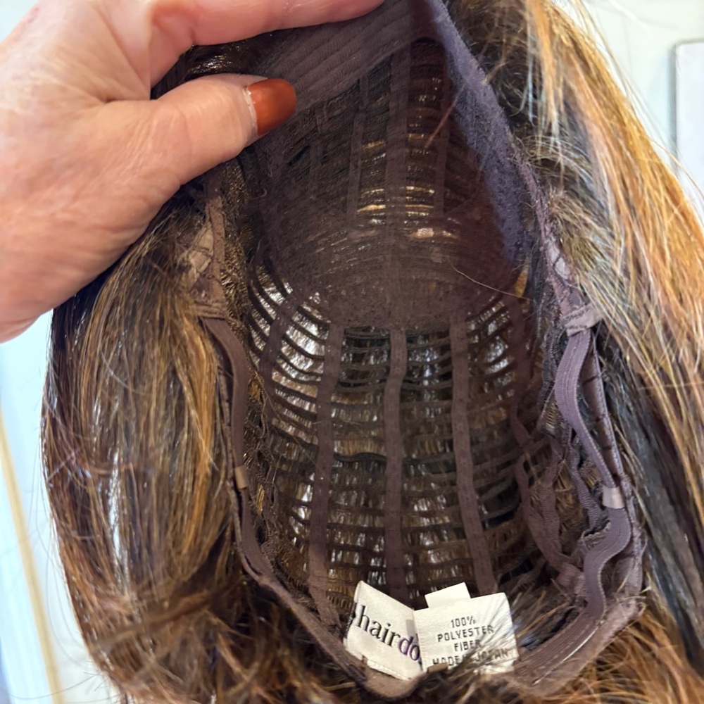 Hairdo Textured Fringe Bob Wig in Glazed Hazelnut Brand New(READ) - Picture 10 of 15